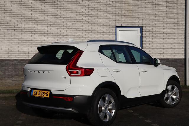Volvo XC40 2.0 T4 Momentum Pro