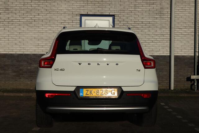 Volvo XC40 2.0 T4 Momentum Pro