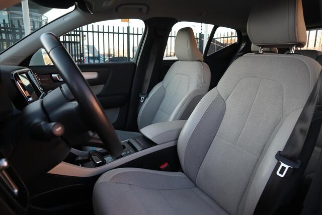 Volvo XC40 2.0 T4 Momentum Pro