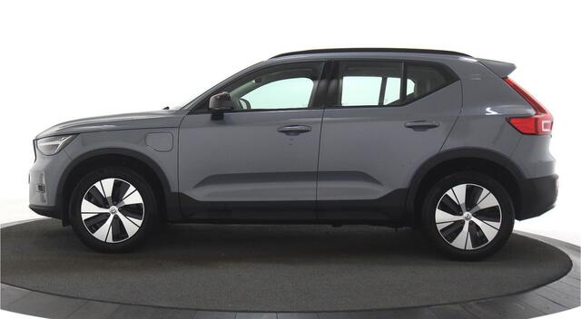 Volvo XC40 1.5 T4 Recharge 155kW/211pk DCT7 Plus Dark Facelift!! NAPPALEDER + ADAPT.CRUISE + PILOT ASSIST + NAVI SENSUS + BLIS + LANE ASSIST + EL.STOELEN + STOELVERWARMING V&A + STUURVERWARMING + CAMERA + KEYLESS ENTRY&GO + PARKSENSOREN V&A + 18" LM-VELGEN!!