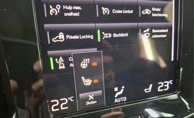 Volvo XC40 1.5 T4 Recharge 155kW/211pk DCT7 Plus Dark Facelift!! NAPPALEDER + ADAPT.CRUISE + PILOT ASSIST + NAVI SENSUS + BLIS + LANE ASSIST + EL.STOELEN + STOELVERWARMING V&A + STUURVERWARMING + CAMERA + KEYLESS ENTRY&GO + PARKSENSOREN V&A + 18" LM-VELGEN!!