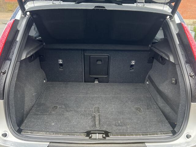 Volvo XC40 2.0 T4 AWD Automaat R-Design Navigatie Trekhaak Panoramadak Leder Elek stoelen Standkachel 360 Camera Intellisafe Carplay NL Auto Vol