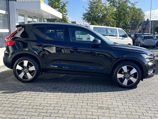 Volvo XC40 1.5 T3 Momentum Pro Automaat Panoramadak Camera 19" licht metalen velgen Harman/Kardon