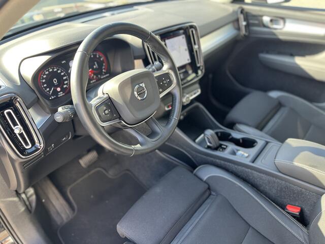 Volvo XC40 1.5 T3 Momentum Pro Automaat Panoramadak Camera 19" licht metalen velgen Harman/Kardon