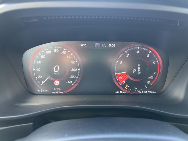 Volvo XC40 1.5 T3 Momentum Pro Automaat Panoramadak Camera 19" licht metalen velgen Harman/Kardon