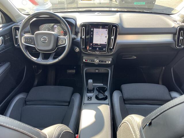 Volvo XC40 1.5 T3 Momentum Pro Automaat Panoramadak Camera 19" licht metalen velgen Harman/Kardon