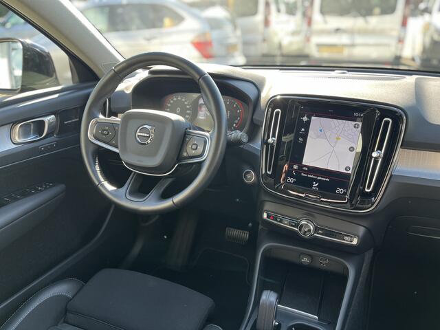 Volvo XC40 1.5 T3 Momentum Pro Automaat Panoramadak Camera 19" licht metalen velgen Harman/Kardon