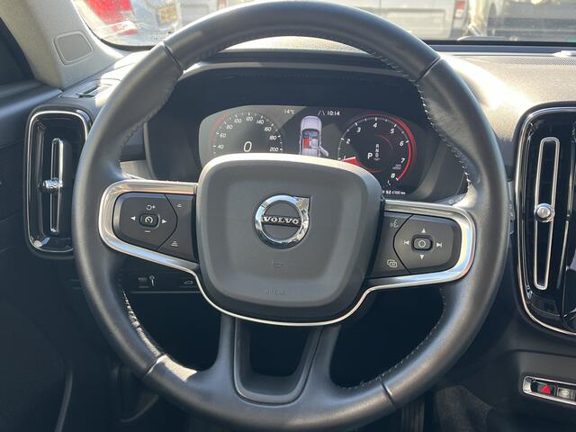 Volvo XC40 1.5 T3 Momentum Pro Automaat Panoramadak Camera 19" licht metalen velgen Harman/Kardon
