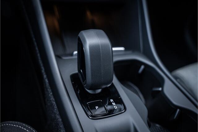 Volvo XC40 1.5 T4 Recharge Inscription Expression - Camera - Stuurverwarming All Season banden!