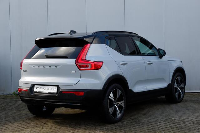 Volvo XC40 Recharge P8 AWD 408PK R-Design, Visual Park Assist incl. 360° Camera | Harman/Kardon Premium Geluidssysteem | Adaptive Cruise Control Met Pilot Assist | BLIS Dodehoekdetectie | Verwarmbare Voorstoelen | Stuurwielverwarming | Keyless Entry | Elektrisch Bed