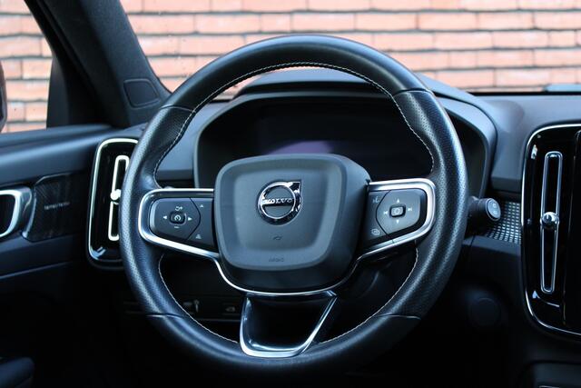 Volvo XC40 Recharge P8 AWD 408PK R-Design, Visual Park Assist incl. 360° Camera | Harman/Kardon Premium Geluidssysteem | Adaptive Cruise Control Met Pilot Assist | BLIS Dodehoekdetectie | Verwarmbare Voorstoelen | Stuurwielverwarming | Keyless Entry | Elektrisch Bed