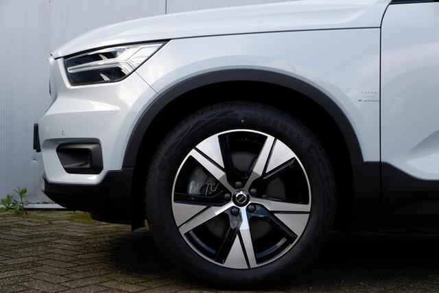 Volvo XC40 Recharge P8 AWD 408PK R-Design, Visual Park Assist incl. 360° Camera | Harman/Kardon Premium Geluidssysteem | Adaptive Cruise Control Met Pilot Assist | BLIS Dodehoekdetectie | Verwarmbare Voorstoelen | Stuurwielverwarming | Keyless Entry | Elektrisch Bed