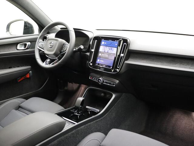 Volvo XC40 Recharge Core 70 kWh / Camera achter / Stoel/- stuurverwarming / Apple carplay / Zittingverlenging /