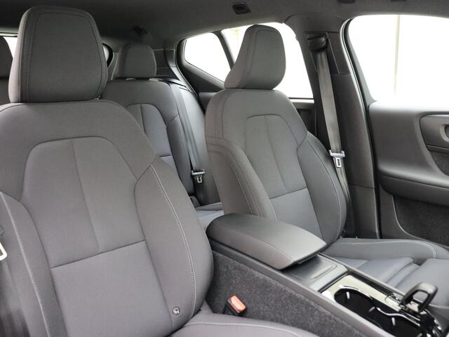 Volvo XC40 Recharge Core 70 kWh / Camera achter / Stoel/- stuurverwarming / Apple carplay / Zittingverlenging /