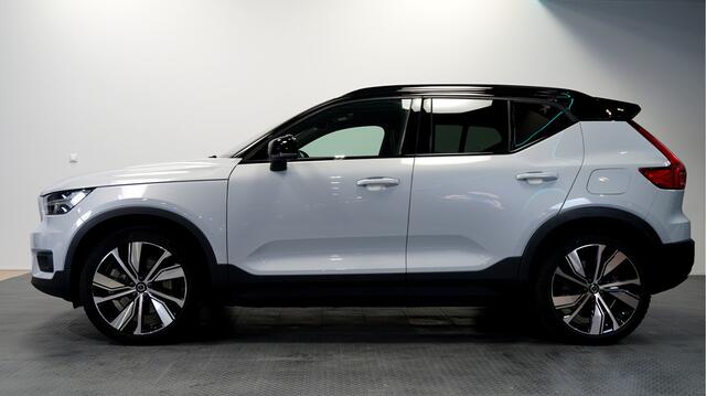 Volvo XC40 Recharge P8 AWD 300kW/408pk Aut. R-Design PANORAMADAK + HARMAN/KARDON + ADAPT.CRUISE + EL.TREKHAAK + 360 CAMERA + BLIS + PILOT ASSIST + GOOGLE DASHBOARD + LANE ASSIST + LEER/ALCANTARA + STOEL-&STUURVERWARMING + PARKSENSOREN V&A + 20" LM-VELGEN!!