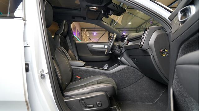 Volvo XC40 Recharge P8 AWD 300kW/408pk Aut. R-Design PANORAMADAK + HARMAN/KARDON + ADAPT.CRUISE + EL.TREKHAAK + 360 CAMERA + BLIS + PILOT ASSIST + GOOGLE DASHBOARD + LANE ASSIST + LEER/ALCANTARA + STOEL-&STUURVERWARMING + PARKSENSOREN V&A + 20" LM-VELGEN!!