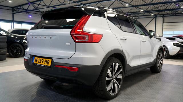 Volvo XC40 Recharge P8 AWD 300kW/408pk Aut. R-Design PANORAMADAK + HARMAN/KARDON + ADAPT.CRUISE + EL.TREKHAAK + 360 CAMERA + BLIS + PILOT ASSIST + GOOGLE DASHBOARD + LANE ASSIST + LEER/ALCANTARA + STOEL-&STUURVERWARMING + PARKSENSOREN V&A + 20" LM-VELGEN!!