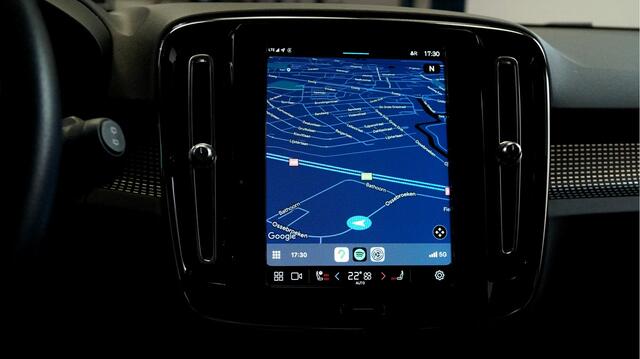 Volvo XC40 Recharge P8 AWD 300kW/408pk Aut. R-Design PANORAMADAK + HARMAN/KARDON + ADAPT.CRUISE + EL.TREKHAAK + 360 CAMERA + BLIS + PILOT ASSIST + GOOGLE DASHBOARD + LANE ASSIST + LEER/ALCANTARA + STOEL-&STUURVERWARMING + PARKSENSOREN V&A + 20" LM-VELGEN!!