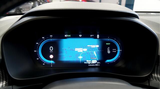 Volvo XC40 Recharge P8 AWD 300kW/408pk Aut. R-Design PANORAMADAK + HARMAN/KARDON + ADAPT.CRUISE + EL.TREKHAAK + 360 CAMERA + BLIS + PILOT ASSIST + GOOGLE DASHBOARD + LANE ASSIST + LEER/ALCANTARA + STOEL-&STUURVERWARMING + PARKSENSOREN V&A + 20" LM-VELGEN!!
