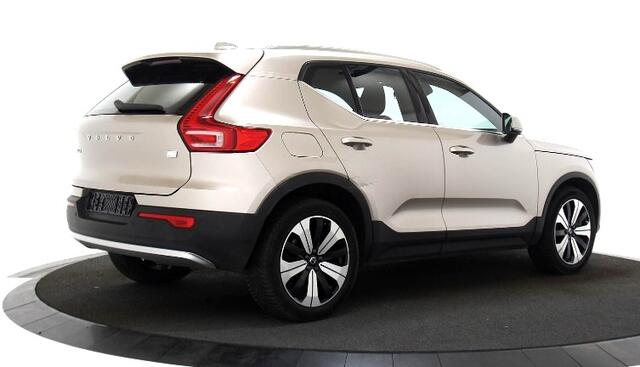Volvo XC40 1.5 T5 Plug-in Hybrid 193kW/262pk DCT7 Ultimate Bright PANORAMADAK + HARMAN/KARDON + ADAPT.CRUISE + PILOT ASSIST + NAVI SENSUS + BLIS + LANE ASSIST + EL.STOELEN + STOELVERWARMING + STUURVERWARMING + 360 CAMERA + KEYLESS + PARKSENSOREN V&A + 19" LM-VELGEN!