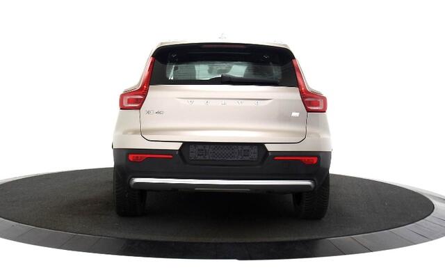 Volvo XC40 1.5 T5 Plug-in Hybrid 193kW/262pk DCT7 Ultimate Bright PANORAMADAK + HARMAN/KARDON + ADAPT.CRUISE + PILOT ASSIST + NAVI SENSUS + BLIS + LANE ASSIST + EL.STOELEN + STOELVERWARMING + STUURVERWARMING + 360 CAMERA + KEYLESS + PARKSENSOREN V&A + 19" LM-VELGEN!