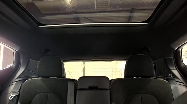 Volvo XC40 1.5 T5 Plug-in Hybrid 193kW/262pk DCT7 Ultimate Bright PANORAMADAK + HARMAN/KARDON + ADAPT.CRUISE + PILOT ASSIST + NAVI SENSUS + BLIS + LANE ASSIST + EL.STOELEN + STOELVERWARMING + STUURVERWARMING + 360 CAMERA + KEYLESS + PARKSENSOREN V&A + 19" LM-VELGEN!