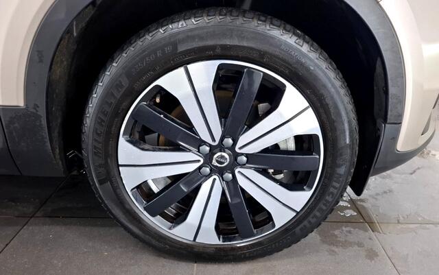 Volvo XC40 1.5 T5 Plug-in Hybrid 193kW/262pk DCT7 Ultimate Bright PANORAMADAK + HARMAN/KARDON + ADAPT.CRUISE + PILOT ASSIST + NAVI SENSUS + BLIS + LANE ASSIST + EL.STOELEN + STOELVERWARMING + STUURVERWARMING + 360 CAMERA + KEYLESS + PARKSENSOREN V&A + 19" LM-VELGEN!