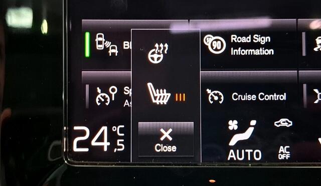 Volvo XC40 1.5 T5 Plug-in Hybrid 193kW/262pk DCT7 Ultimate Bright PANORAMADAK + HARMAN/KARDON + ADAPT.CRUISE + PILOT ASSIST + NAVI SENSUS + BLIS + LANE ASSIST + EL.STOELEN + STOELVERWARMING + STUURVERWARMING + 360 CAMERA + KEYLESS + PARKSENSOREN V&A + 19" LM-VELGEN!