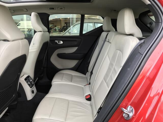 Volvo XC40 1.5 T5 Plug-in hybrid Inscription | Rijklaar incl 12 mnd Bovag | Panoramadak Trekhaak Keyless Camera