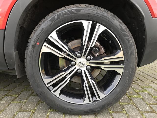 Volvo XC40 1.5 T5 Plug-in hybrid Inscription | Rijklaar incl 12 mnd Bovag | Panoramadak Trekhaak Keyless Camera