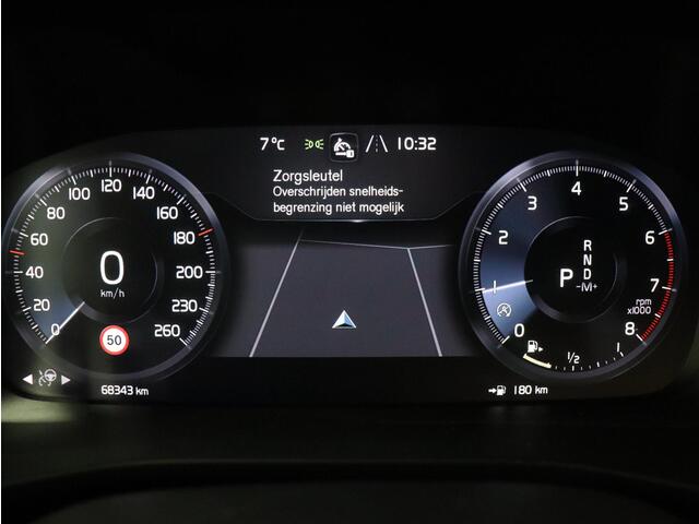 Volvo XC40 T2 Automaat Business Pro / Adapt. cruise / 19" / Privacy glass / Dab+ / Park assist v+a / Parkeercamera