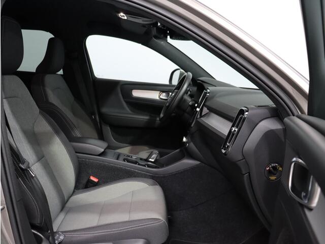 Volvo XC40 T2 Automaat Business Pro / Adapt. cruise / 19" / Privacy glass / Dab+ / Park assist v+a / Parkeercamera