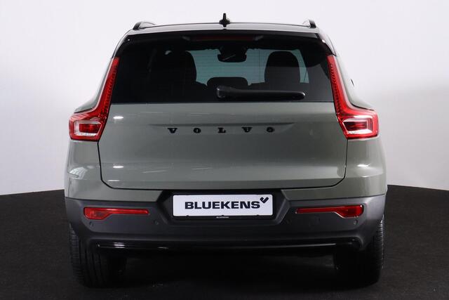 Volvo XC40 Single Motor Plus 69 kWh - IntelliSafe Assist & Surround - Parkeercamera achter - Verwarmde voorstoelen & stuur - Parkeersensoren voor & achter - Warmtepomp - Draadloze tel. lader - 19' LMV