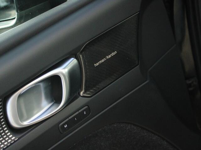 Volvo XC40 2.0 T5 AWD R-Design CAMERA | HARMAN KARDON | PANO | STOELVERW | AFN TREKHAAK |