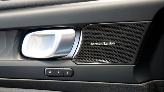 Volvo XC40 1.5 T5 Plug-in Hybrid 193kW/262pk DCT7 Ultimate Bright PANORAMADAK + HARMAN/KARDON + ADAPT.CRUISE + PILOT ASSIST + NAVI SENSUS + LANE ASSIST + EL.STOELEN + STOELVERWARMING + STUURVERWARMING + CAMERA + KEYLESS + PARKSENSOREN V&A + 19" LM-VELGEN!