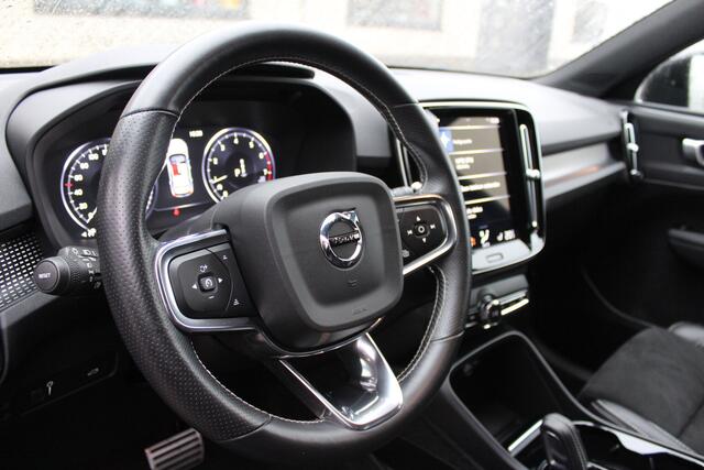 Volvo XC40 1.5 T3 R-Design Climate pack | Camera
