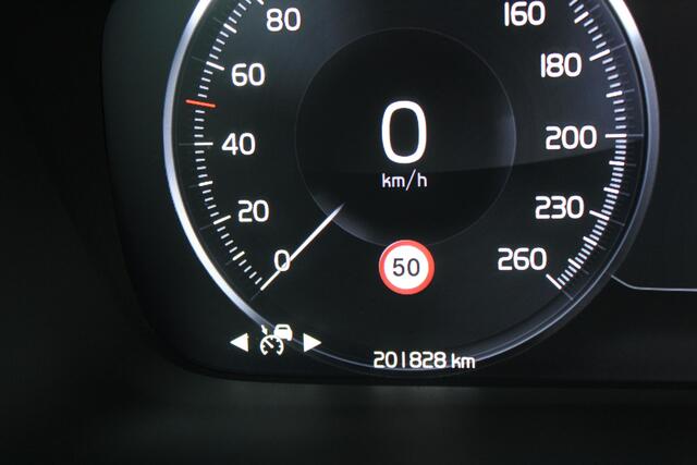 Volvo XC40 1.5 T3 R-Design Climate pack | Camera
