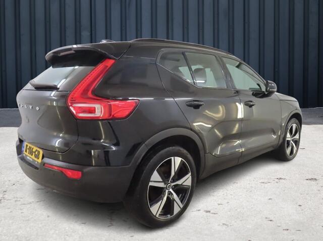 Volvo XC40 Recharge P8 AWD R-Design (408PK), 1e-Eig, Keurig-Onderh., BOVAG-Garantie, NL-Auto, Panoramadak, Trekhaak, Navigatie/Apple-Carplay/Android-Auto, Keyless-Entry/Start, Cruisecontrol, Parkeersensoren, Stoel+Stuurverwarming, Premium-Audio, Spiegel-Pakket, Priv