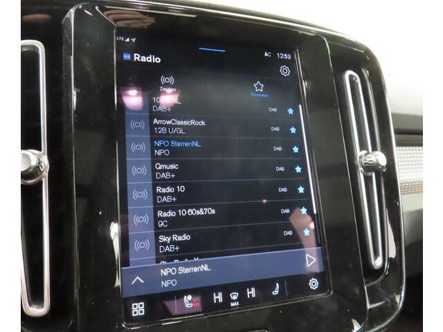 Volvo XC40 Recharge P8 AWD R-Design (408PK), 1e-Eig, Keurig-Onderh., BOVAG-Garantie, NL-Auto, Panoramadak, Trekhaak, Navigatie/Apple-Carplay/Android-Auto, Keyless-Entry/Start, Cruisecontrol, Parkeersensoren, Stoel+Stuurverwarming, Premium-Audio, Spiegel-Pakket, Priv