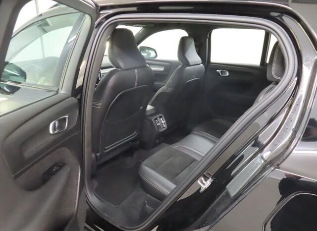 Volvo XC40 Recharge P8 AWD R-Design (408PK), 1e-Eig, Keurig-Onderh., BOVAG-Garantie, NL-Auto, Panoramadak, Trekhaak, Navigatie/Apple-Carplay/Android-Auto, Keyless-Entry/Start, Cruisecontrol, Parkeersensoren, Stoel+Stuurverwarming, Premium-Audio, Spiegel-Pakket, Priv