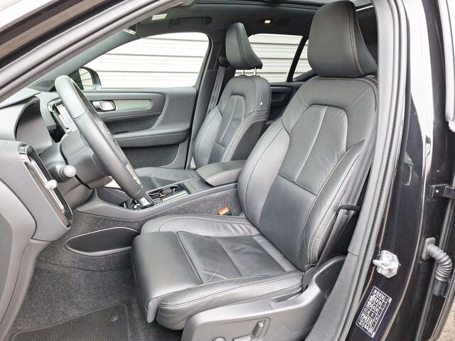 Volvo XC40 Recharge Twin Pro / 20" Velgen / Audio Harman Kardon / Kantel schuifdak / Blis /