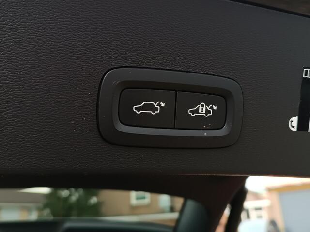 Volvo XC40 1.5 T4 Recharge Inscription, leer, schuifdak