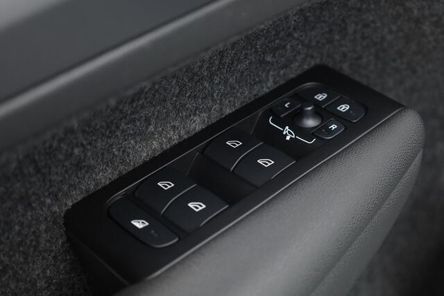 Volvo XC40 T4 Recharge Inscription Expression | Apple Carplay | Achterruitrijcamera | Stoel - stuurverwarm. | Elek. achterklep |