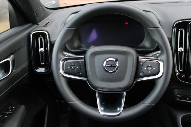 Volvo XC40 Single Motor Extened Range Core 82 kWh | Trekhaak | Warmtepomp | Stoeverwarming