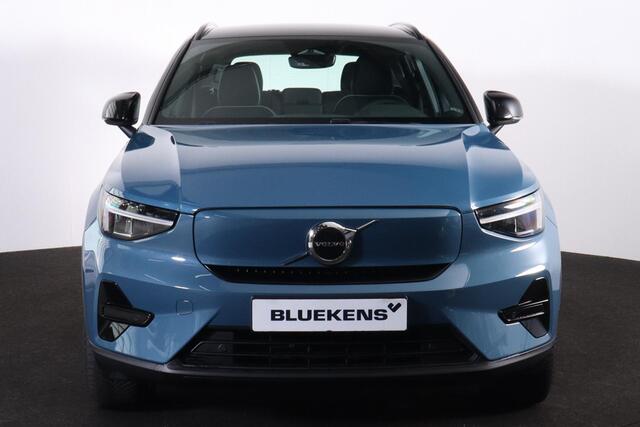 Volvo XC40 Extended Range Plus 82 kWh - IntelliSafe Assist & Surround - Verwarmde voorstoelen & stuur - Parkeersensoren voor & achter - Draadloze tel. lader - Warmtepomp - 19' LMV