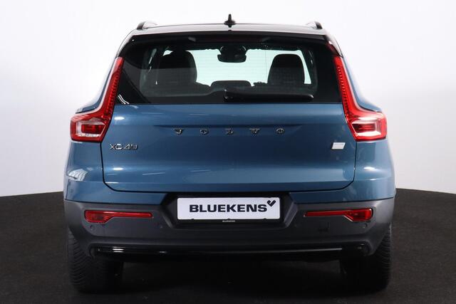 Volvo XC40 Extended Range Plus 82 kWh - IntelliSafe Assist & Surround - Verwarmde voorstoelen & stuur - Parkeersensoren voor & achter - Draadloze tel. lader - Warmtepomp - 19' LMV