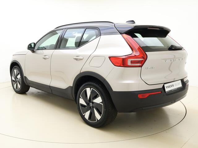 Volvo XC40 Extended Range Plus 82 kWh / ¤ 7.500,- Voorraadkorting / 3 jaar gratis onderhoud / Nieuw op voorraad / El. Trekhaak / Warmtepomp / Stoel + Stuurw. Verwarming /