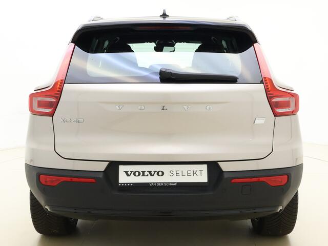 Volvo XC40 Extended Range Plus 82 kWh / ¤ 7.500,- Voorraadkorting / 3 jaar gratis onderhoud / Nieuw op voorraad / El. Trekhaak / Warmtepomp / Stoel + Stuurw. Verwarming /