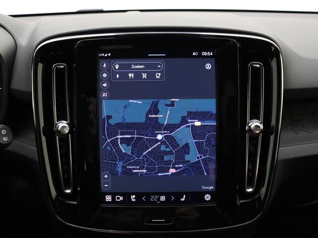 Volvo XC40 Extended Range Plus 82 kWh / ¤ 7.500,- Voorraadkorting / 3 jaar gratis onderhoud / Nieuw op voorraad / El. Trekhaak / Warmtepomp / Stoel + Stuurw. Verwarming /