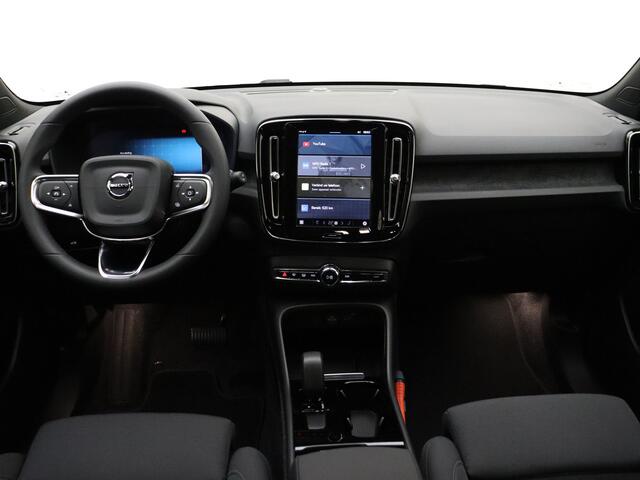Volvo XC40 Extended Range Plus 82 kWh / ¤ 7.500,- Voorraadkorting / 3 jaar gratis onderhoud / Nieuw op voorraad / El. Trekhaak / Warmtepomp / Stoel + Stuurw. Verwarming /